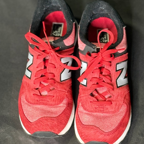 New Balance 574 Red Shoes - Picture 1 of 7